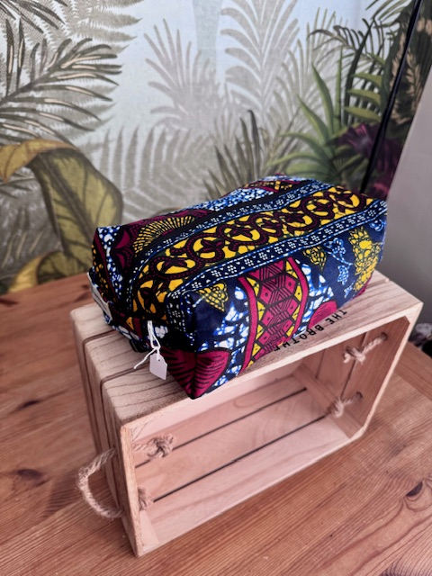 Trousse grand format en wax bordeaux et bleue